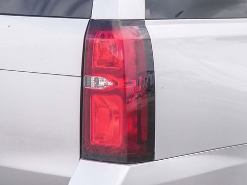 Used 2016 Chevrolet Suburban LT RWD image 10