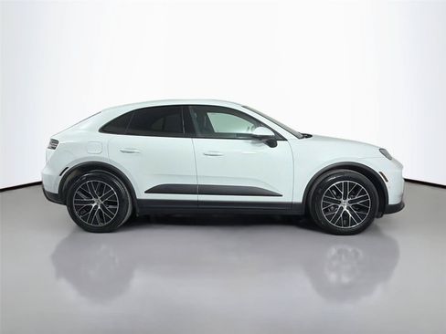 Certified 2025 Porsche Macan 4 Electric RWD image 8