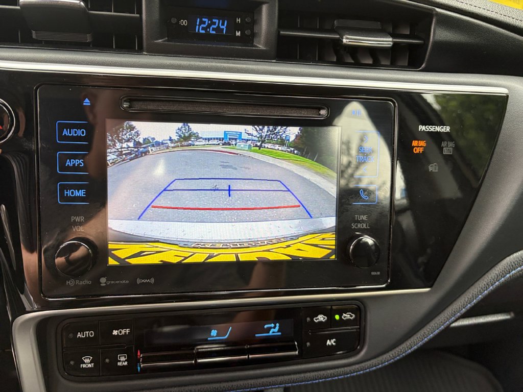 Used 2017 Toyota Corolla SE w/ SE Premium Package FWD image 15
