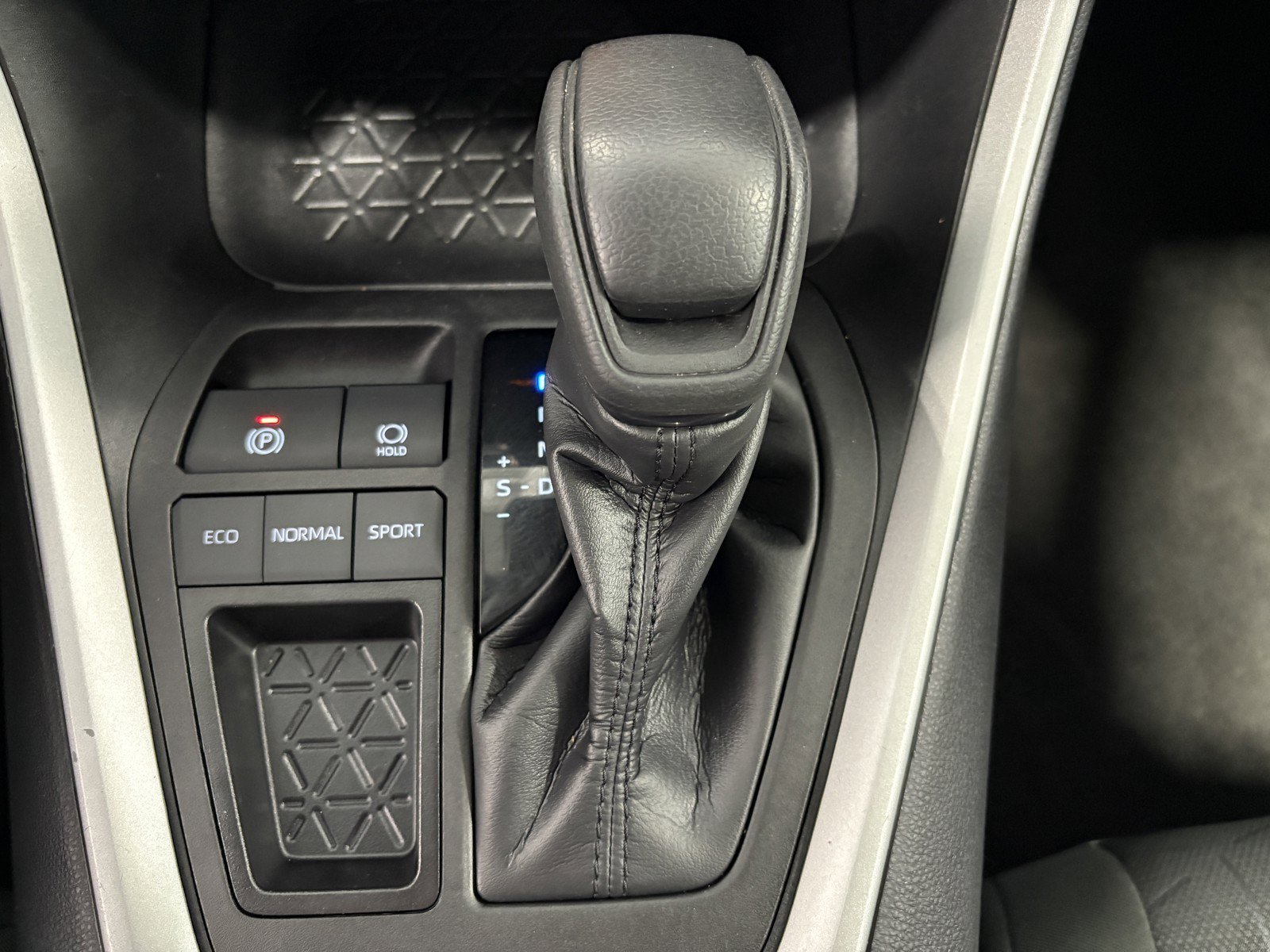 Used 2024 Toyota RAV4 XLE FWD image 35