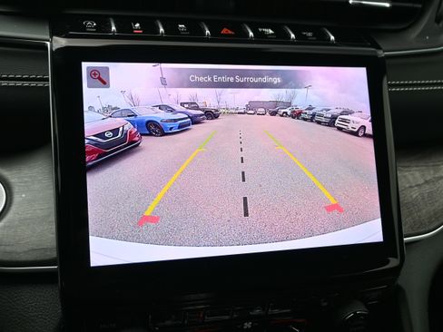 Used 2025 Jeep Grand Cherokee Limited w/ Black Appearance Package image 15