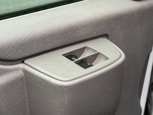 Used 2017 Chevrolet Express 2500 image 23