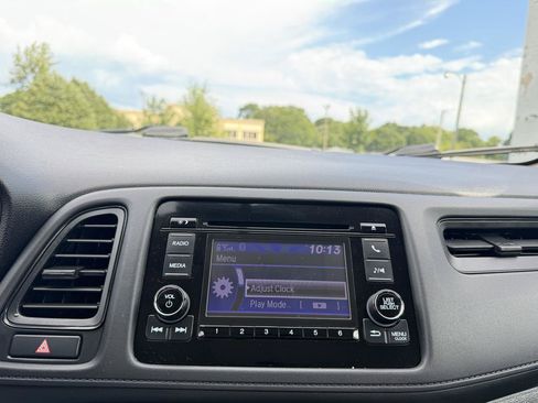 Used 2022 Honda HR-V LX image 12