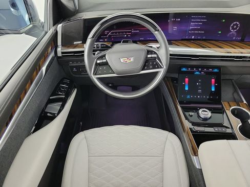 Used 2026 Cadillac Escalade Platinum Sport w/ LPO, ONYX Package AWD/4WD image 17