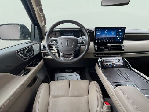 Used 2022 Lincoln Navigator L Reserve AWD/4WD image 11