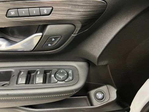 Used 2024 GMC Terrain SLT image 22