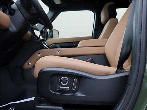 New 2026 Land Rover Defender 130 X-Dynamic SE image 36