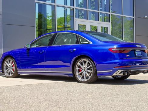 Used 2023 Audi S8 w/ S8 Comfort Plus Package AWD/4WD image 8