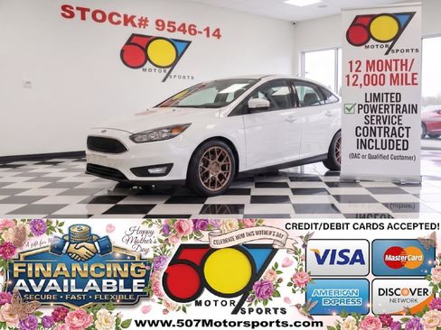 Used 2017 Ford Focus SE FWD image 1