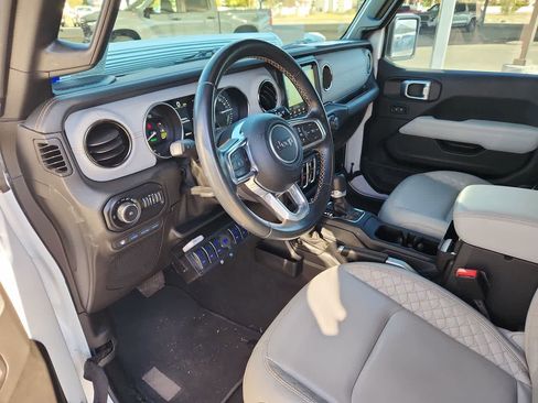 Used 2021 Jeep Wrangler Unlimited Sahara image 10