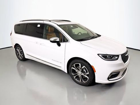 New 2026 Chrysler Pacifica Pinnacle image 1