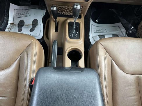 Used 2015 Jeep Wrangler Unlimited Sahara image 20