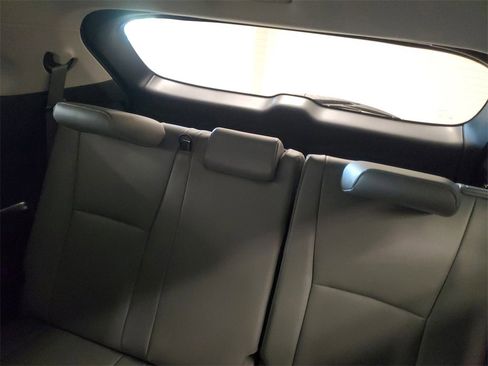 Used 2021 Toyota Highlander XLE image 14