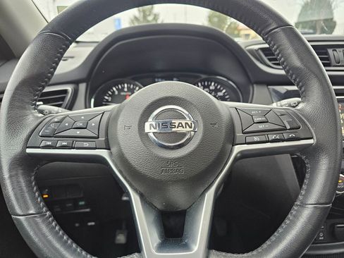 Used 2017 Nissan Rogue SV image 19