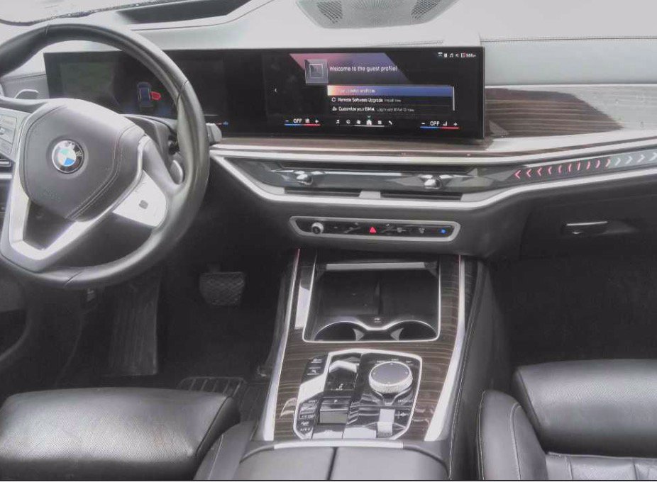 Used 2025 BMW X7 xDrive40i AWD/4WD image 2