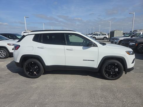 New 2026 Jeep Compass Latitude image 4