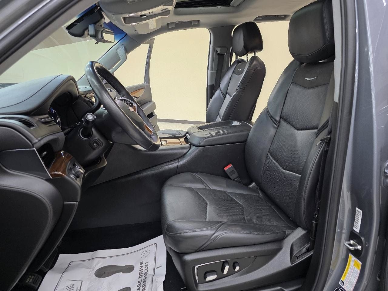Used 2018 Cadillac Escalade ESV Luxury RWD image 19