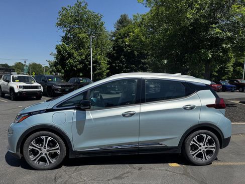 Used 2019 Chevrolet Bolt Premier w/ Infotainment Package FWD image 7