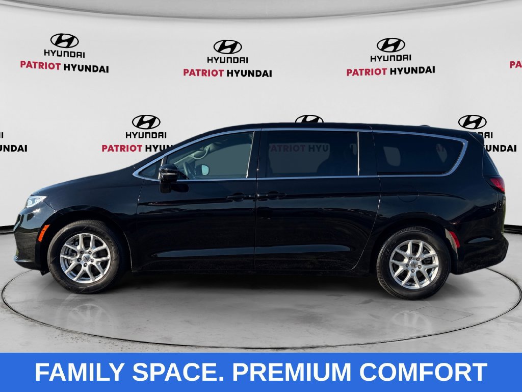 Used 2025 Chrysler Pacifica Select FWD image 6