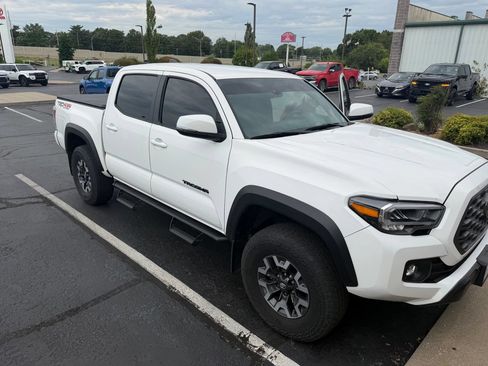 Used 2023 Toyota Tacoma TRD Off-Road w/ Technology Package AWD/4WD image 1