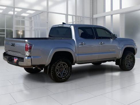 Used 2017 Toyota Tacoma SR5 w/ Tow Package image 6