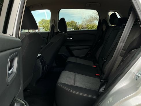 Used 2025 Nissan Rogue SV image 12