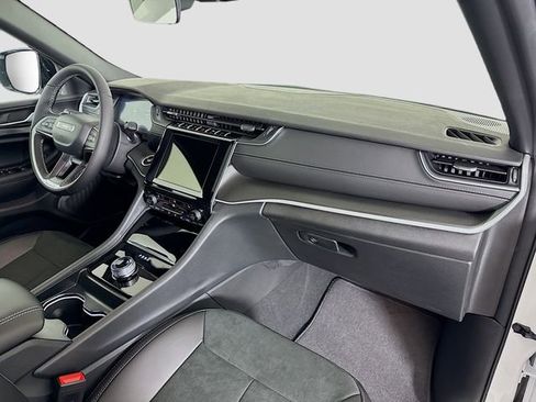 New 2025 Jeep Grand Cherokee Laredo image 27