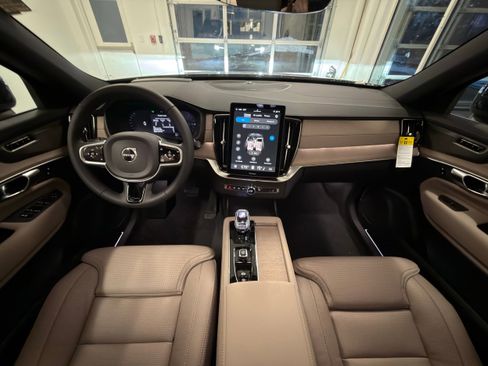 New 2026 Volvo XC90 T8 Ultra w/ Protection Package AWD/4WD image 19