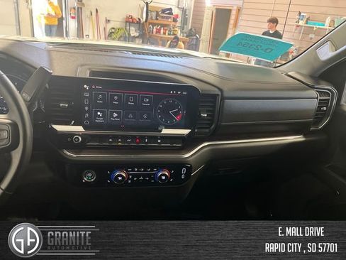 Used 2024 GMC Sierra 1500 SLT AWD/4WD image 27