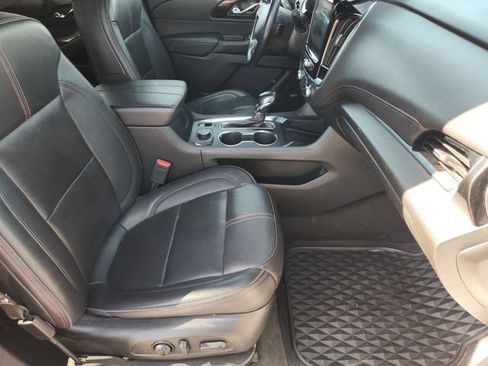 Used 2022 Chevrolet Traverse RS FWD image 15