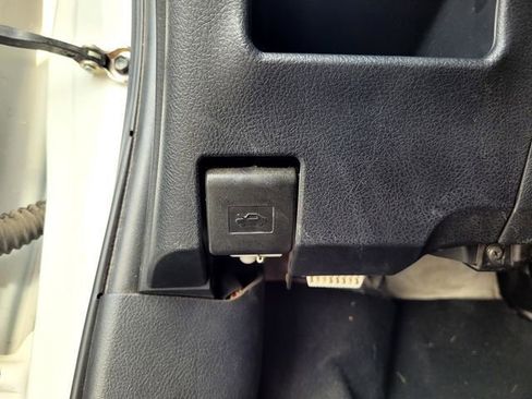 Used 2015 Toyota Yaris LE image 23