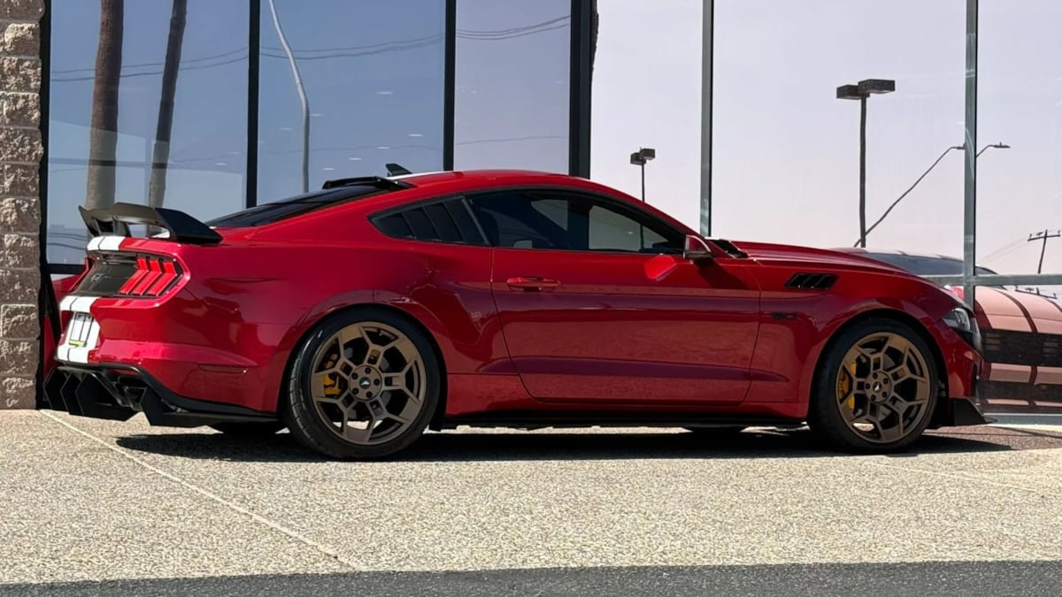 Used 2020 Ford Mustang GT Premium w/ GT Performance Package RWD image 17