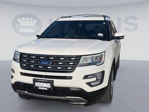 Used 2017 Ford Explorer Limited w/ Equipment Group 301A AWD/4WD image 5