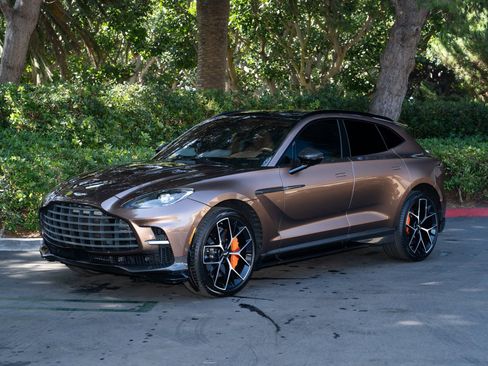 Used 2025 Aston Martin DBX 707 image 25