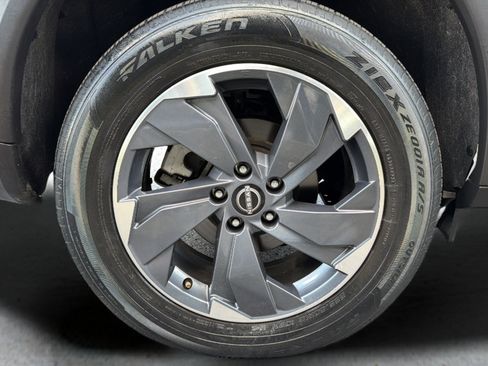 Certified 2024 Nissan Rogue SV FWD image 23