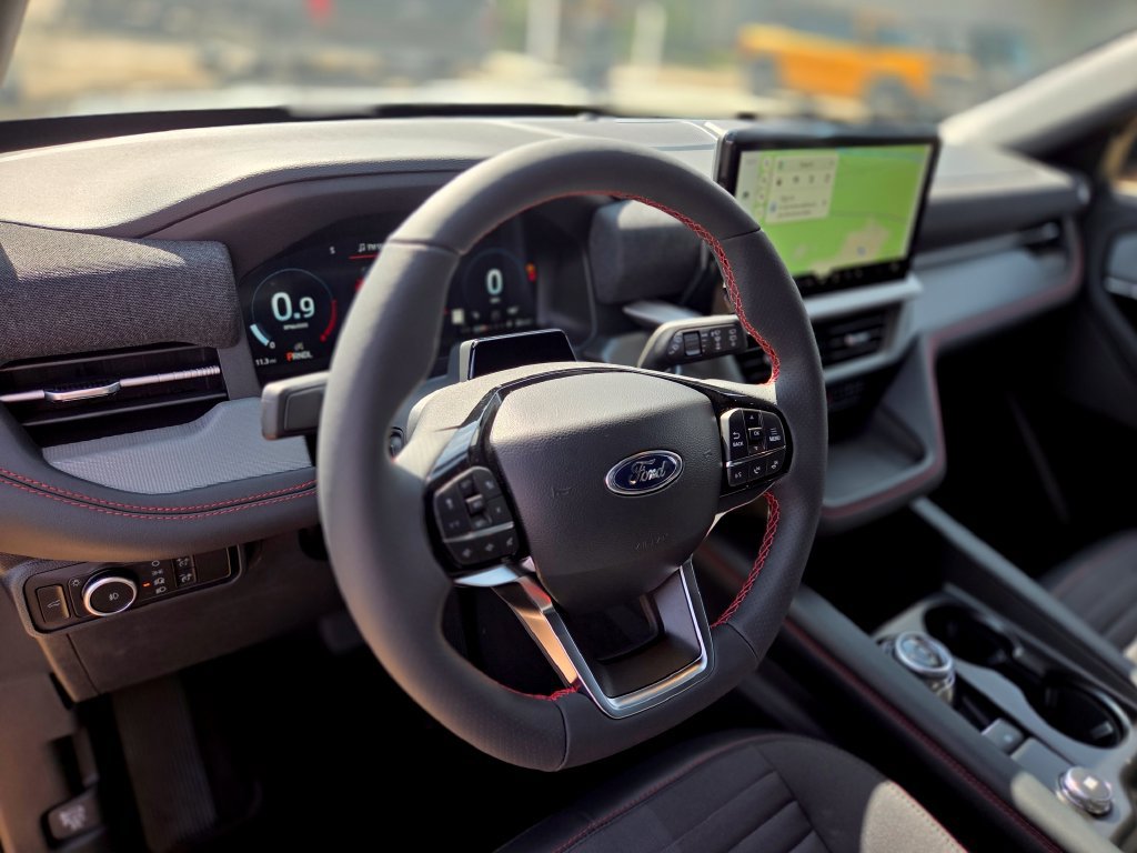Used 2026 Ford Explorer ST-Line w/ Premium Package RWD image 17