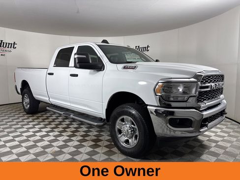 Used 2023 RAM 2500 Tradesman w/ Chrome Appearance Group image 4