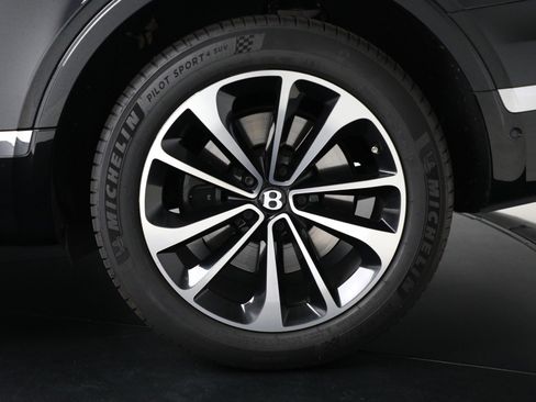 Certified 2018 Bentley Bentayga Onyx Edition image 13