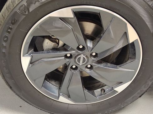 Used 2024 Nissan Rogue SV AWD/4WD image 31