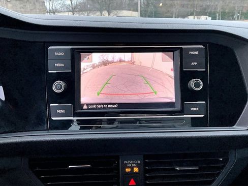 Used 2024 Volkswagen Jetta SE image 13