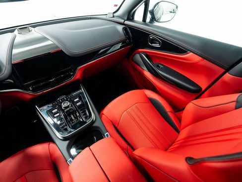 Used 2025 Aston Martin DBX 707 image 28