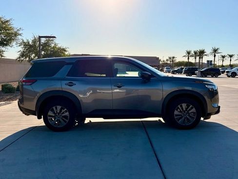 Used 2024 Nissan Pathfinder S FWD image 9