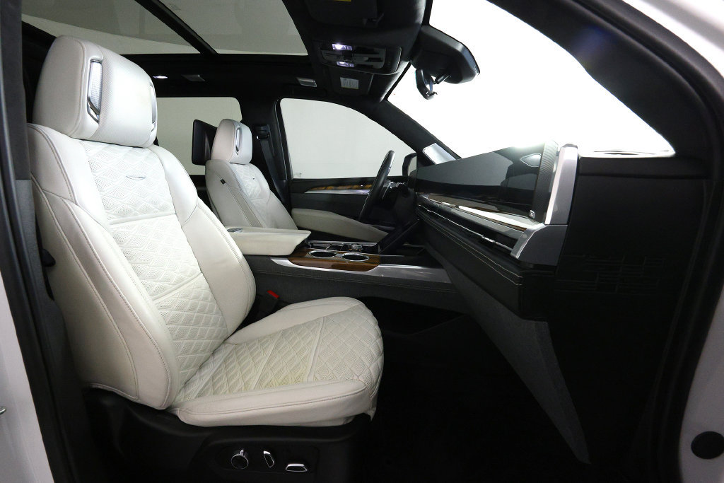 Used 2025 Cadillac Escalade Sport Platinum AWD/4WD image 10