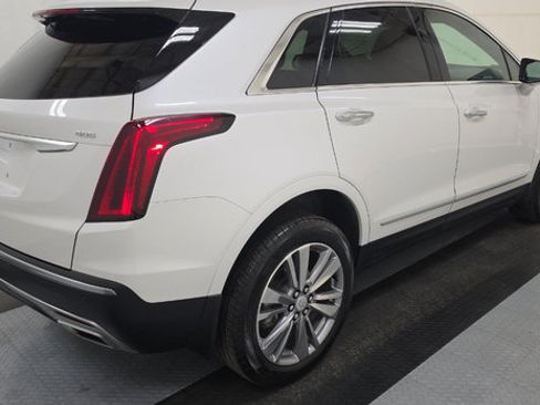 Used 2025 Cadillac XT5 Premium Luxury AWD/4WD image 2