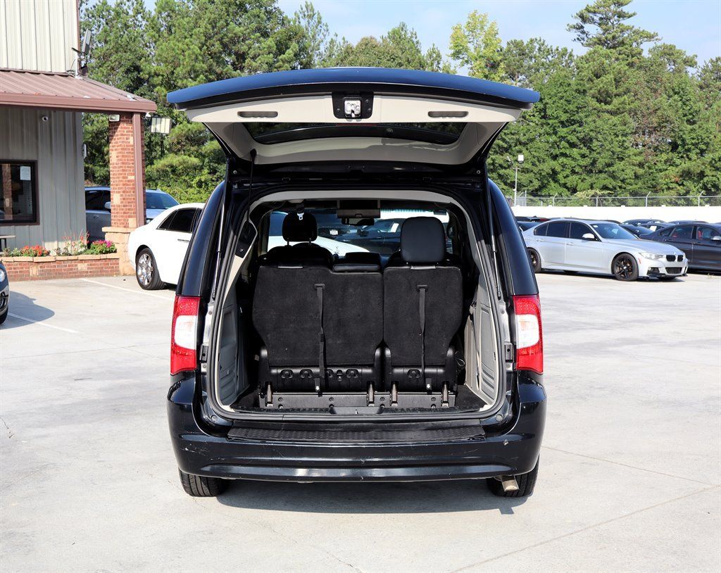 Used 2016 Chrysler Town & Country Touring FWD image 45
