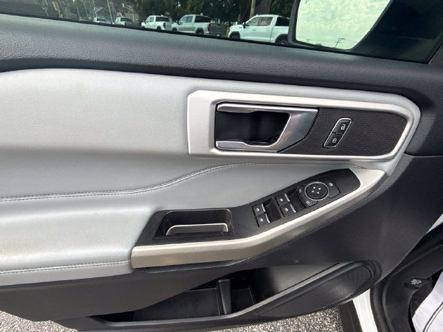 Used 2021 Ford Explorer XLT w/ Equipment Group 202A AWD/4WD image 19