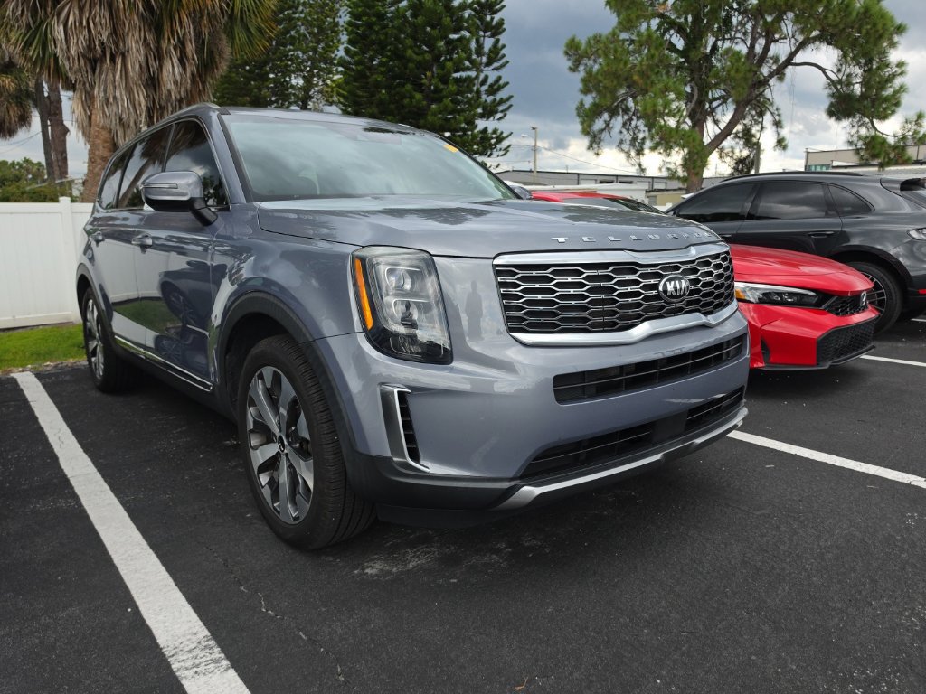Used 2021 Kia Telluride EX w/ EX Premium Package FWD image 3