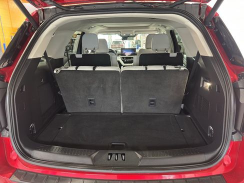 Used 2025 Ford Explorer Platinum w/ Ultimate Package image 23