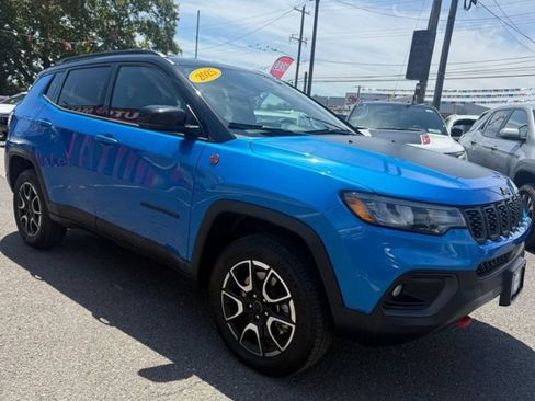 Used 2025 Jeep Compass Trailhawk AWD/4WD image 7