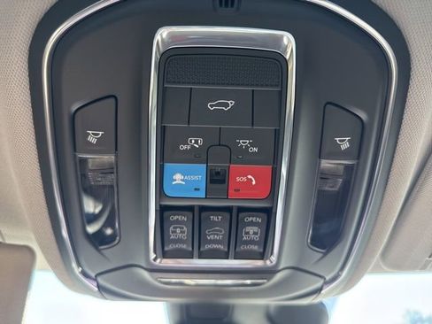 Used 2024 Jeep Grand Cherokee Limited w/ Luxury Tech Group II AWD/4WD image 23